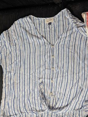 Universal Thread Blue and White Striped Button-Down Tie Front Shirt Size Large